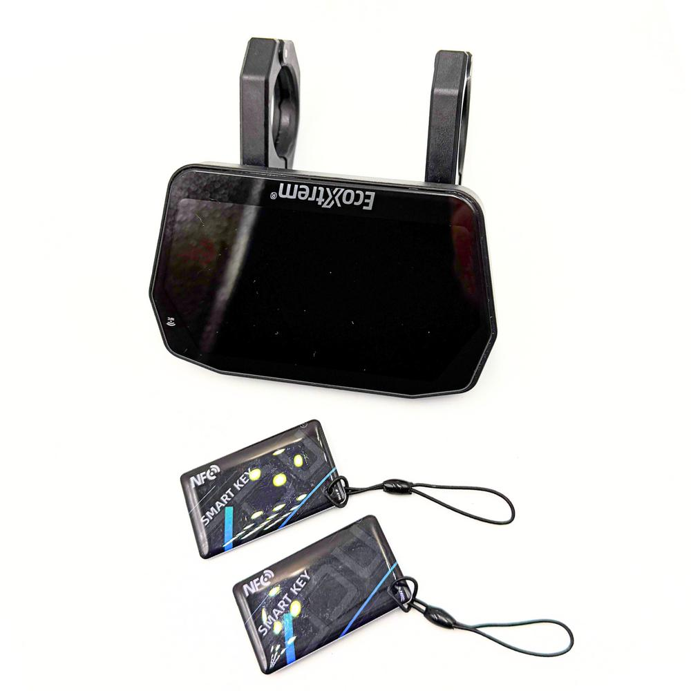 PANTALLE CON TARJETAS PATINETE THANK M41_4489.jpg